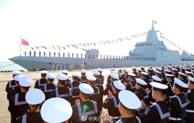 中国055驱逐舰首舰在青岛入列 日媒担心的事情来了
