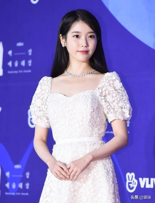 IU,和12年的经纪人讲义气...新生公司迎来新生