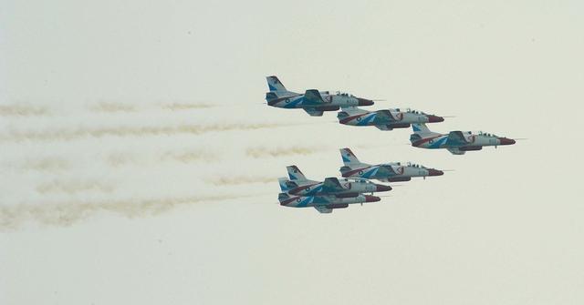 0107早报｜美国国会预计本周投票限制特朗普战争权力