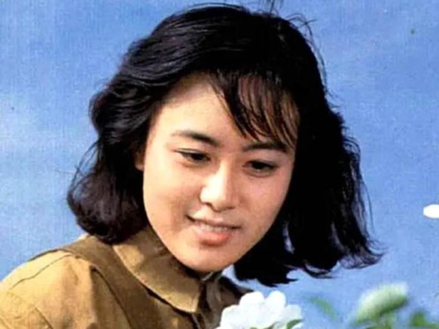 57岁女演员吴玉芳晒19岁美照，漂亮清纯，含苞欲放！照片为何出错