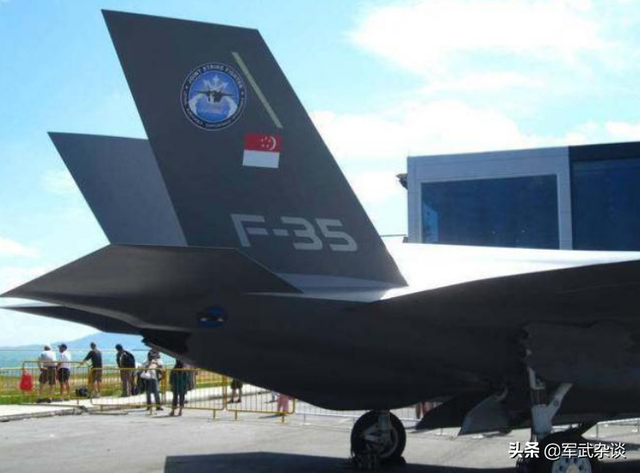 1架2.3亿美金，新加坡进口12架美制F-35B，打算建航母战斗群吗？
