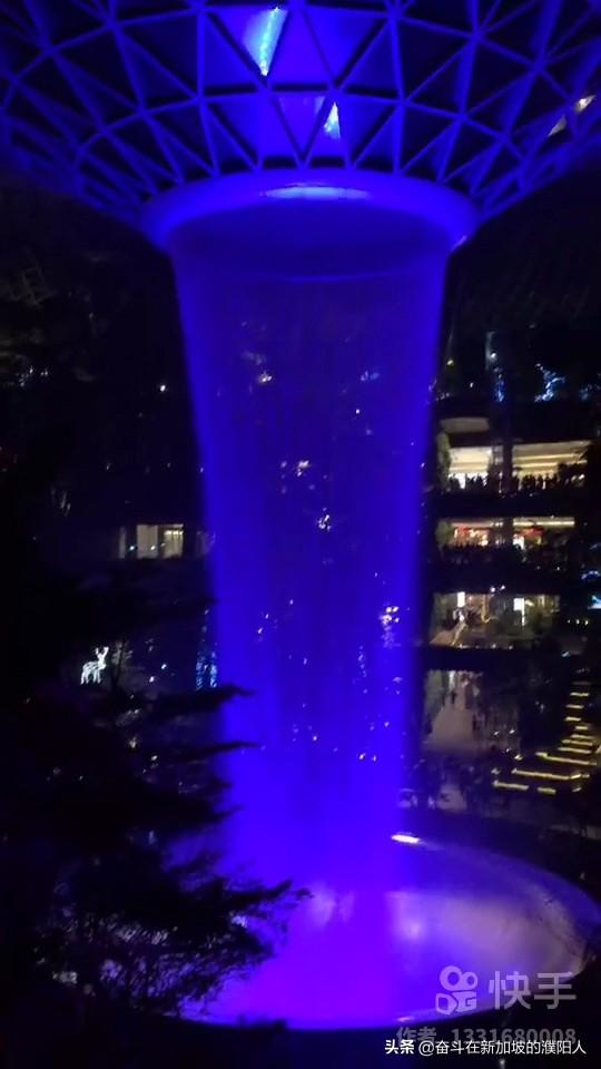 新加坡星耀樟宜机场（花费6亿新币打造的室内水瀑布）