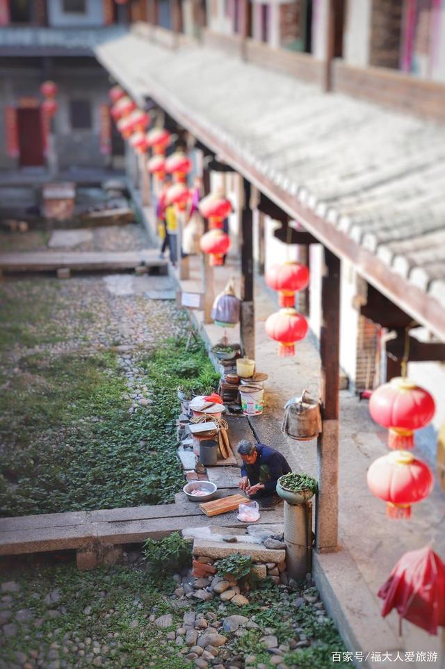 有钱的广东客家烟草大亨，建豪宅邀族人白住250年，分文不取