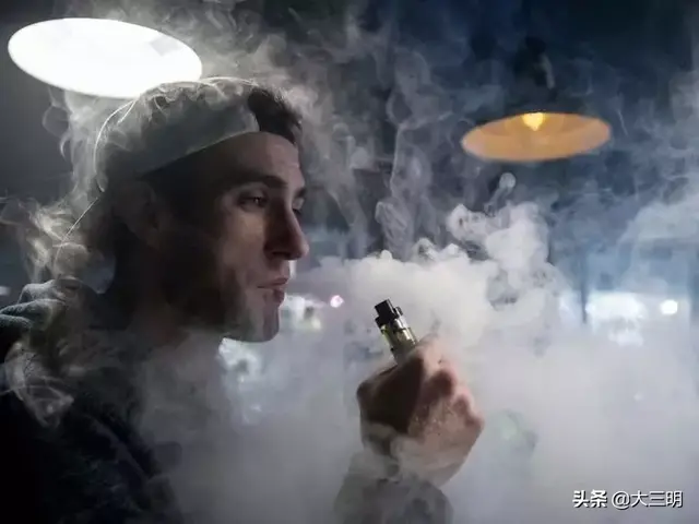 17岁少年的肺被炸成“爆米花”！国外已被禁，许多人还在被它毒害！注意了，这个网红产品别碰