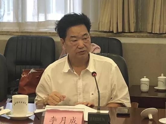 出身贫寒，8岁时父亲离世，29岁做县长，40岁任副州长的他被查