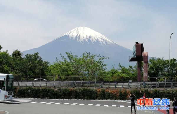 旅游过年成新潮 有的家庭套房一晚上万元 网友：都是土豪