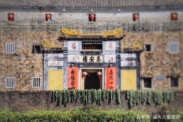 有钱的广东客家烟草大亨，建豪宅邀族人白住250年，分文不取