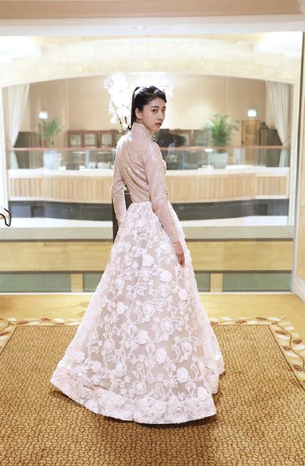 李凯馨出席新加坡红星大典美翻了，你喜欢吗？