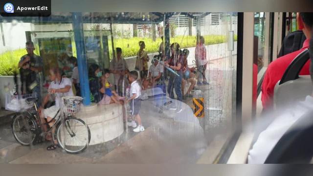 新加坡年后开课首一日，一车就几个带口罩了