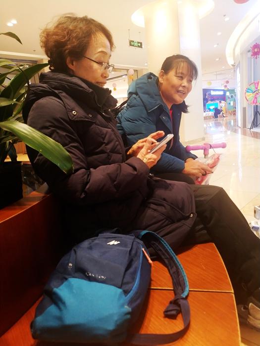 韩国一个善于学习的民族 一对年逾花甲的老夫妻锲而不舍学习汉语