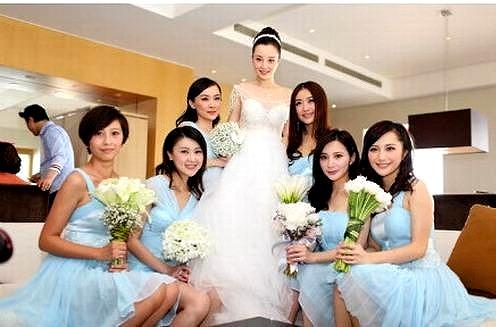 她们曾和李小璐亲如姐妹，却在夜宿风波时无人力挺，被嘲塑料感情