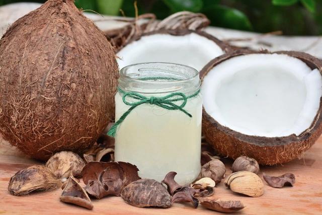 《循环》：网红椰子油真的不健康！研究发现，椰子油会增加血液总胆固醇和坏胆固醇水平，不比普通食用油健康 | 临床大发现