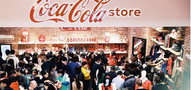 可口可乐中国首家线下店落地上海；中国李宁故宫神武门开店；马云上海再开酒吧 | 猫头鹰商业周报