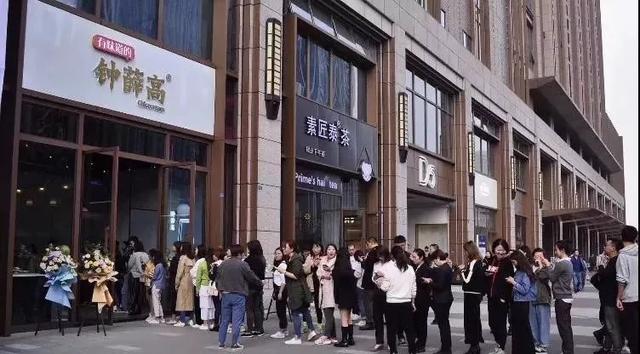 新春回顾 | 原来这些大牌都开过咖啡店！一个比一个“会赚”