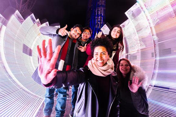 南京青奥艺术灯会：多元参与的舞台 全民共享的盛会