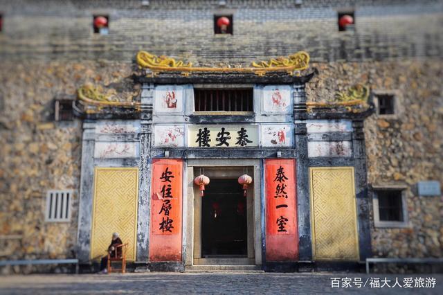 有钱的广东客家烟草大亨，建豪宅邀族人白住250年，分文不取