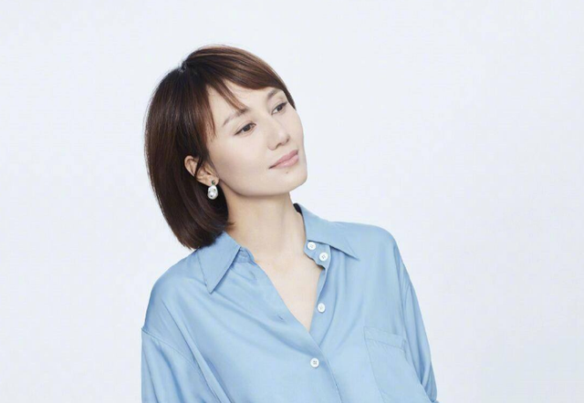 袁泉夏雨夫妻罕同框，相伴20年复合结婚再未分，如今高甜