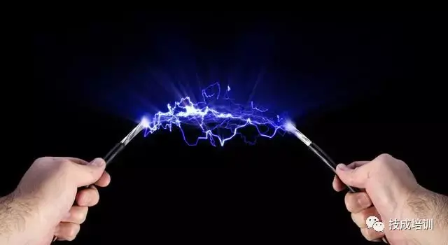 中国电压是220V,为什么美国是110V?