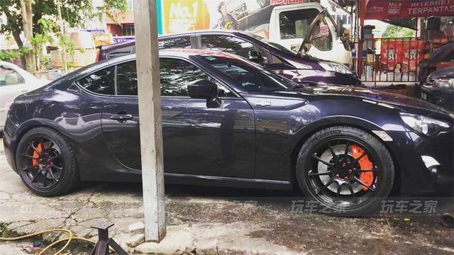 丰田GT86改装Rallybacker宽体套件 配上定制涂装外观太骚了