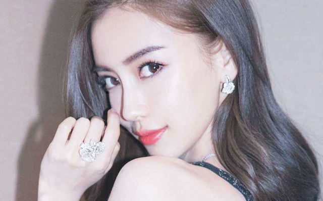 戏内是可爱蔡敏敏，戏外撞脸angelababy,虞书欣一路走来不容易