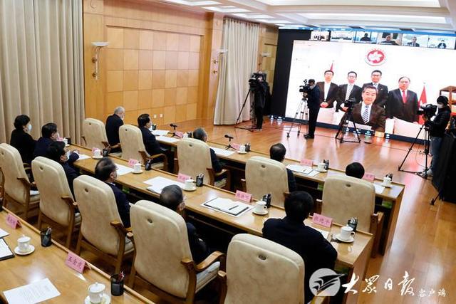 山东：战“疫”时刻 一场特别的“空中签约”