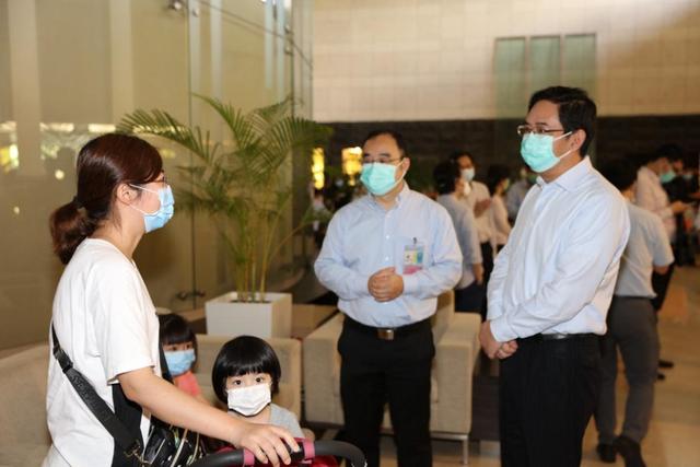 中国驻新加坡大使馆协调民航包机，接滞留的147名湖北籍同胞回武汉