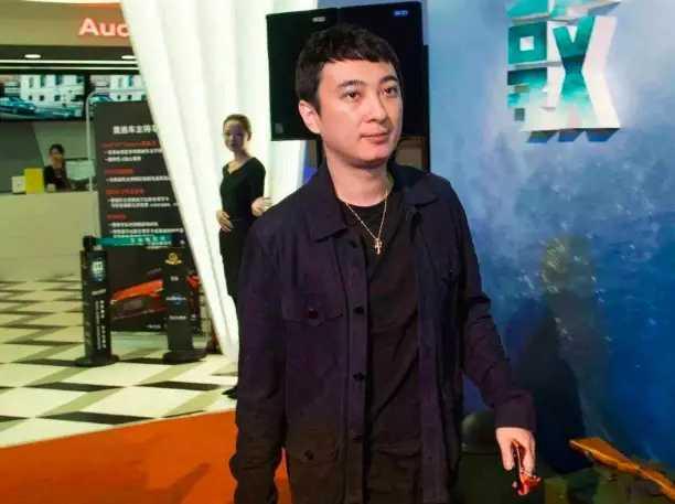 父亲身家896亿，67岁时才生下她，她却拒绝继承资产自己开店挣钱