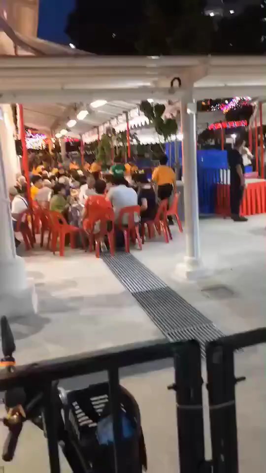 佛系抗毒～新加坡正月十五万人宴