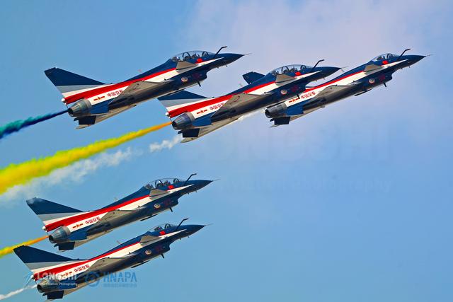 空军八一飞行表演队两天大转场，飞赴新加坡航展，显示强大和自信