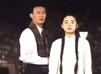 "话剧大师"金士杰，57岁娶学生为妻，有一对龙凤胎，68岁仍拍戏