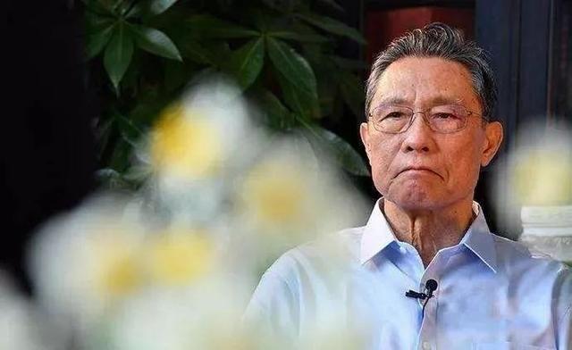 父亲说了什么，让三十五岁还依旧平庸的钟南山，实现了人生逆袭？