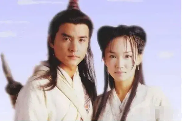 新加坡第一美女：凭借“小龙女”收获爱情和事业，49岁活成女王！