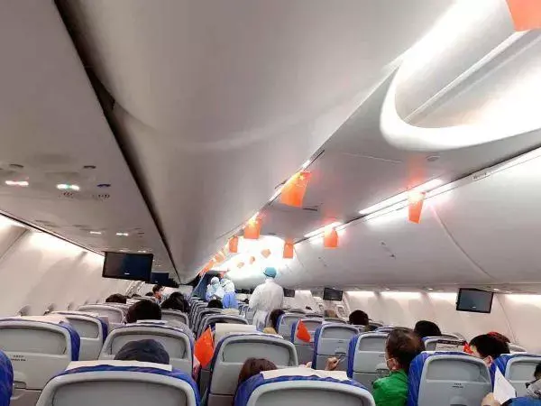 “安全到家。多谢！”8趟包机接滞留海外800多名湖北游客回家