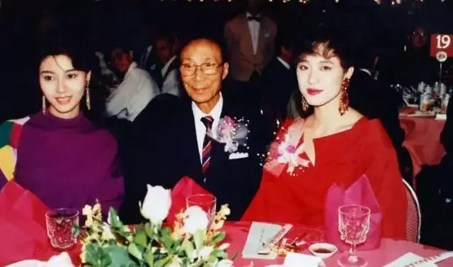 香港第一慈善家，为20块馒头钱与人翻脸，107岁过世捐款百亿