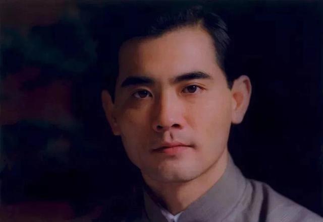 《红玫瑰与白玫瑰》：欲望的诱惑和道德的枷锁，该如何抉择？