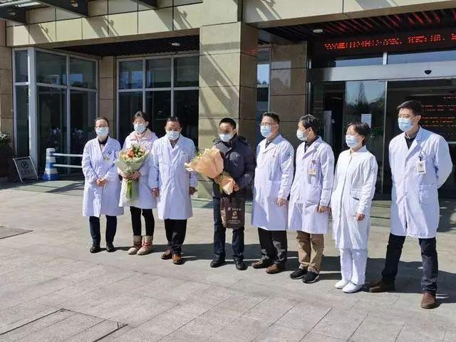 “一开始听到得病，我以为这是个绝症”杭州首例治愈新冠肺炎患者出院