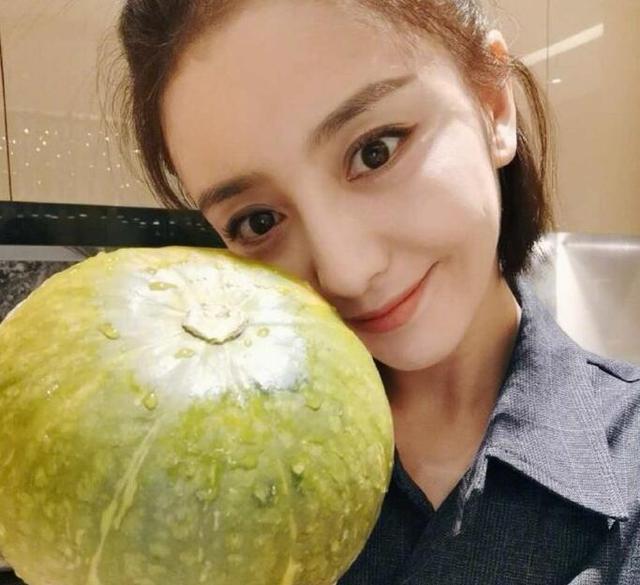 与佟丽娅是邻居，和杨幂杨颖好闺蜜，深受宠爱的张大大到底啥来头