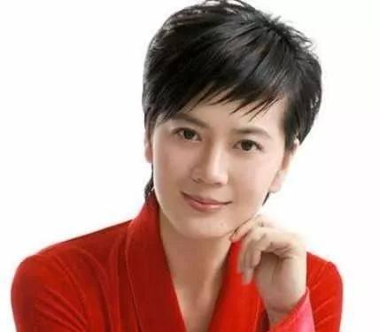 世界杯直播一哭成名的“冰美人”，入狱后富豪老公不离不弃
