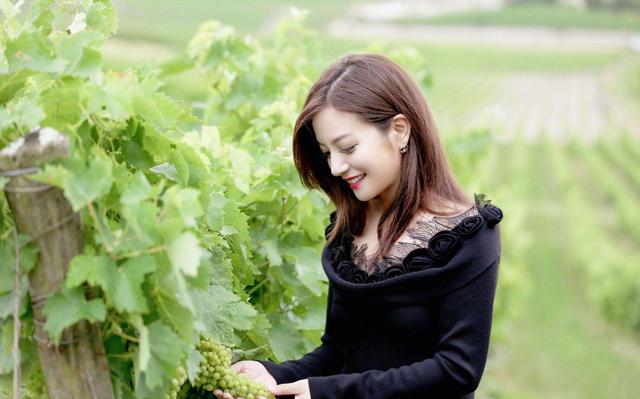 赵薇21岁继子近照爆光，比起女明星，普通女人该嫁什么样离婚男人