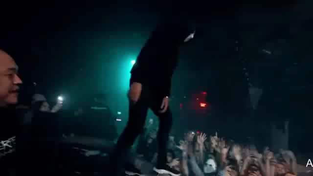 Angerfist在新加坡的演出现场玩儿出了Hardcore艺人现场的新花样