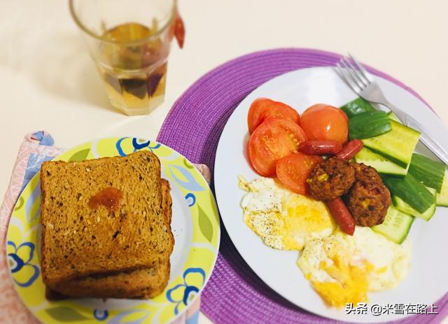 在德国留学，五国室友饮食各异；我没吃大米饭，每日吃面包和面食