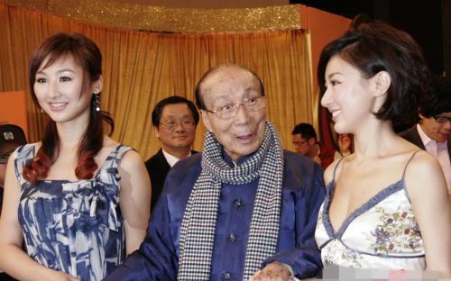 世纪老人：24岁差点被鱼吃掉，之后致力慈善，已为国捐款超100亿