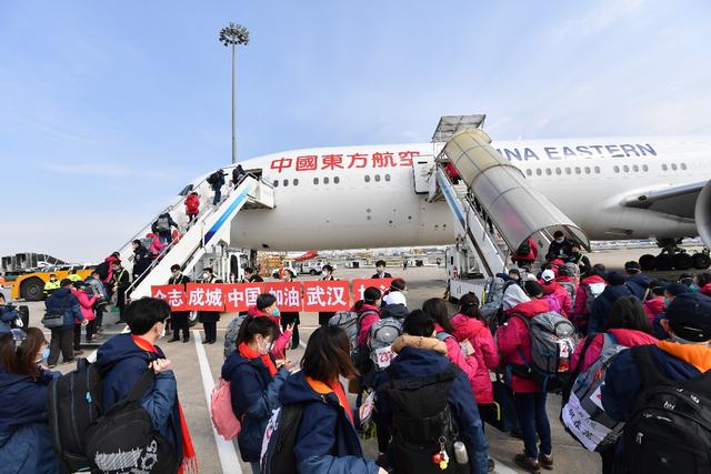 东航启用大型宽体飞机，运送513名上海医护人员至抗疫前线