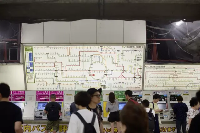 在日本坐电车规矩特别多？我反而希望中国的地铁能学习一下