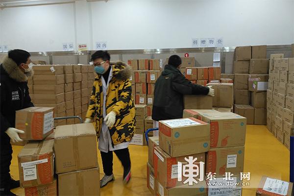 合力扛鼎 同心驱疫 新加坡万和集团捐赠物资抵哈