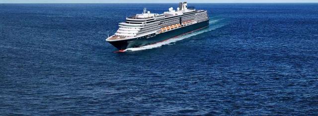 连续被多国（地区）拒收，海上飘流13天，美国邮轮停靠柬埔寨，硬核首相捧鲜花欢迎