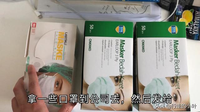 新加坡买不到口罩，小叶决定把自己的口罩分给公司同事