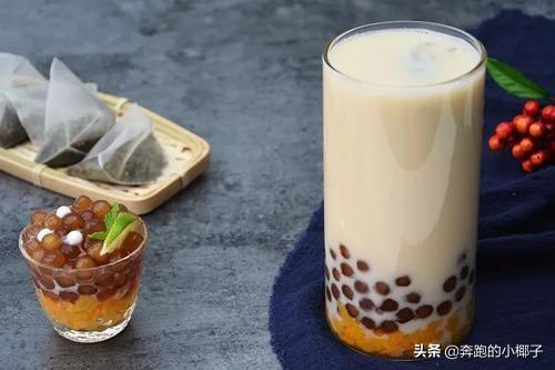 奶茶 （牛奶和红茶的混合饮品）