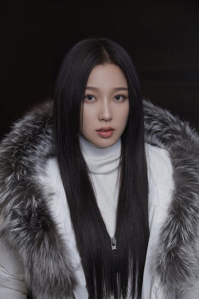 虞书欣新加坡拉萨尔艺术大学，95年漂亮的射手座姑娘，身高168cm