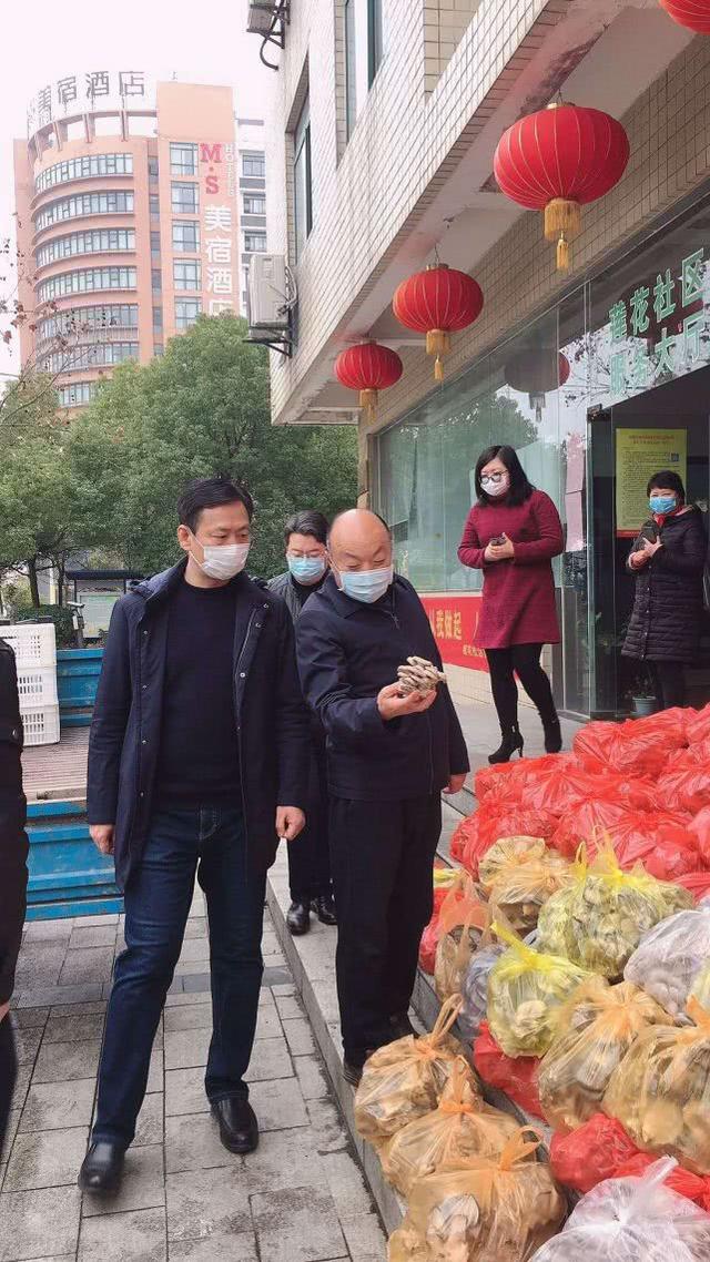 独臂“蘑菇大王”丁伦保抗击疫情送温暖 3800斤蘑菇支援合肥多个小区